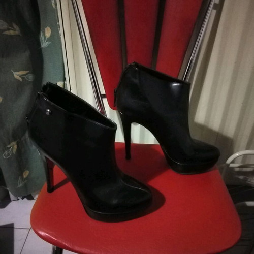 Sanete women's black ankle boots like new, size 38, 13cm heel
