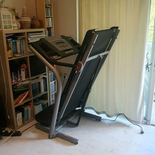 Nordic Track treadmill like new with adjustable speed and incline