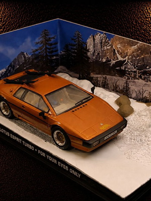 Lotus Esprit Turbo 1:43 die-cast model from James Bond For Your Eyes Only