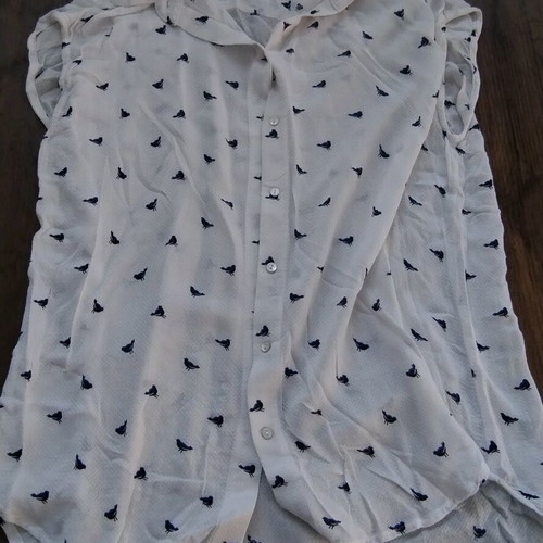 Sleeveless shirt with small birds H&M like new