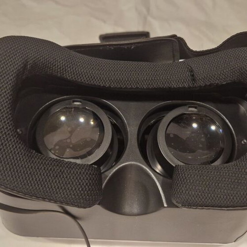 VR Glasses MO9072 with Bluetooth Headphones new