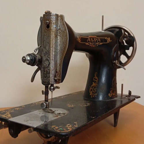 Alfa antique decorative sewing machine like new