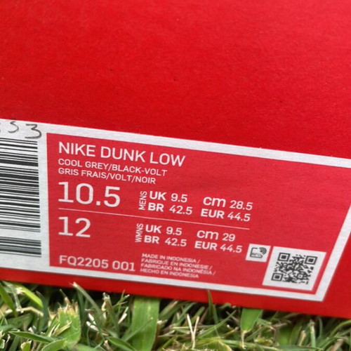 Nike Dunk Low sneakers used with reflective laces size 44.5