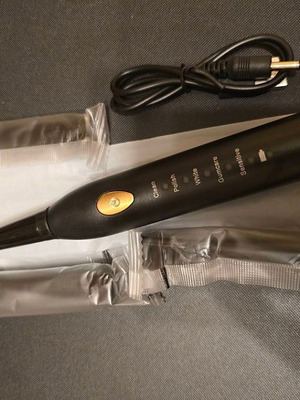 Sonic Toothbrush new with 3 replacement heads