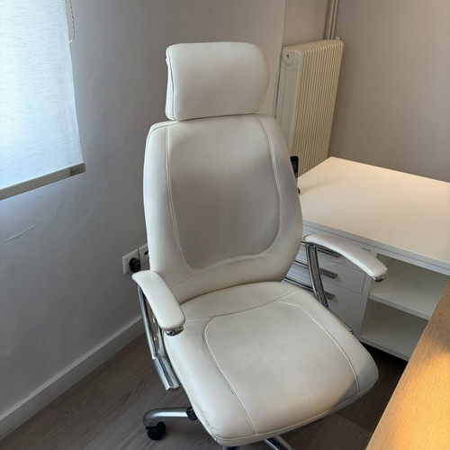 Corner desk 2.17x1.63 m white lacquer with white leather chair like new
