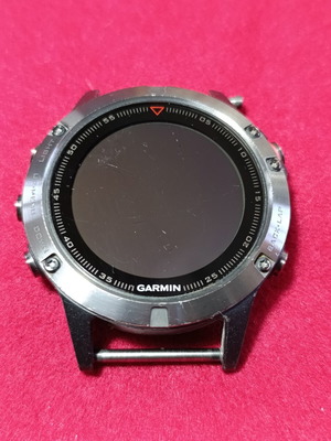 Smartwatch Garmin Fenix 5 μεταχειρισμένο, μαύρο περίβλημα, αισθητήρας καρδιακών παλμών, αδιάβροχο