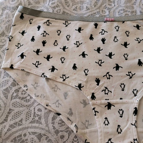 Cotton slip Marks and Spencer size 20 new, black and white