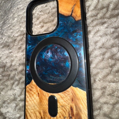 Bewood iPhone 14-15 Pro case like new