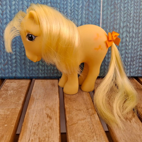 My Little Pony Butterscotch El Greco used with yellow shoes