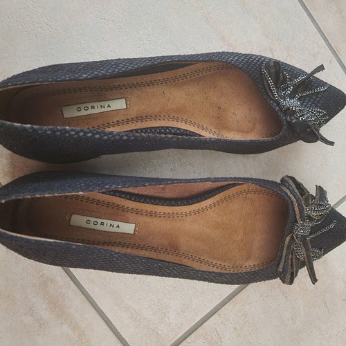 Corina black pumps new, size 39.5-40, bow and chain detail