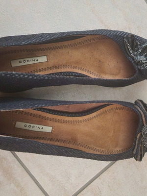 Corina black pumps new, size 39.5-40, bow and chain detail