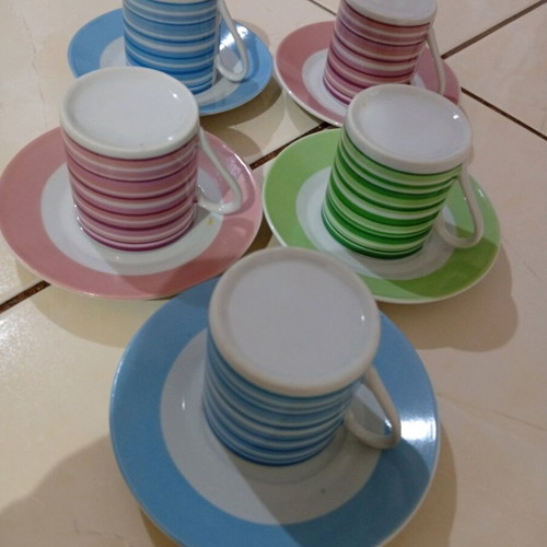 Coffee cups set of 5 like new