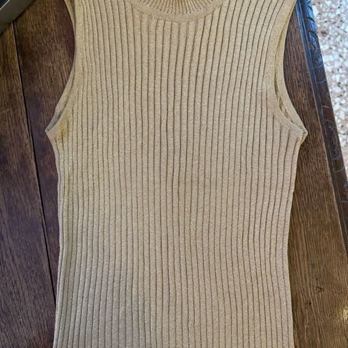 Women's knitted gold top new size M