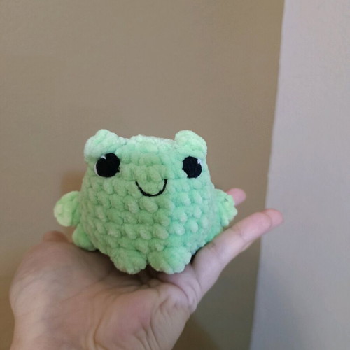 Handmade knitted amigurumi frog plush new