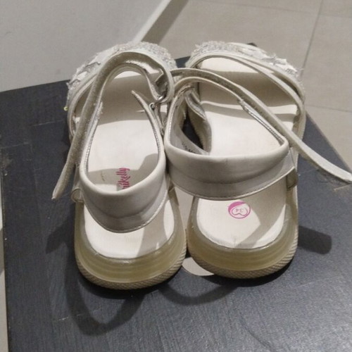 White children's sandals size 34, platform style