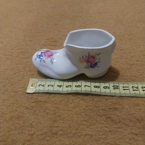 Five small decorative items used, porcelain and ceramic