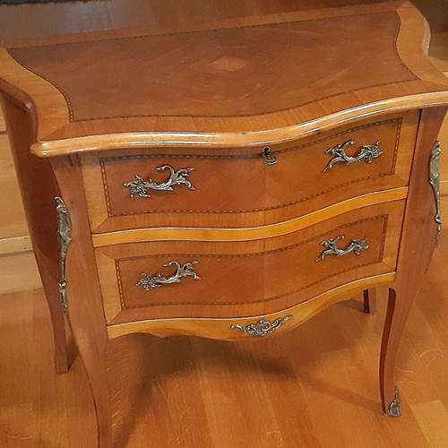 Console bar used with mirror and glass shelf