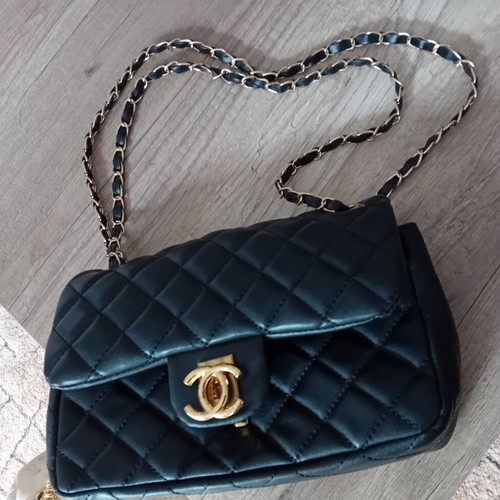 Chanel handbag like new with small defect