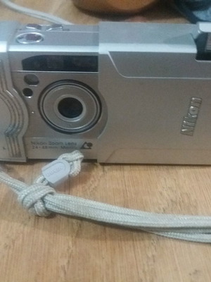 Φωτογραφική μηχανή Nikon s 2000 μεταχειρισμένη με φιλμ