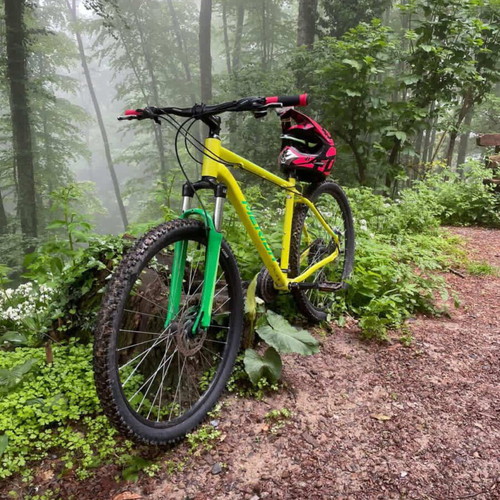 Merida mountain bike like new with 3 discs and 8 speeds