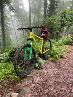 Merida mountain bike like new with 3 discs and 8 speeds