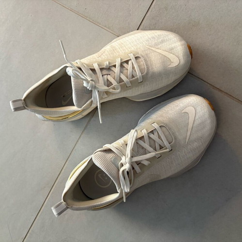Nike running shoes size 40 like new beige with gold details