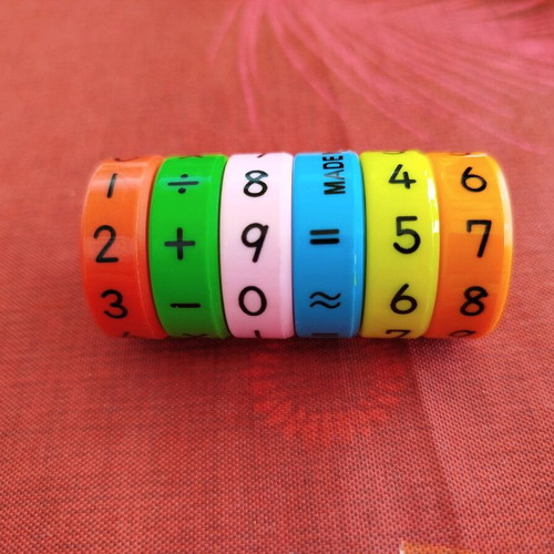 Educational number game like new, 6 magnetic pieces