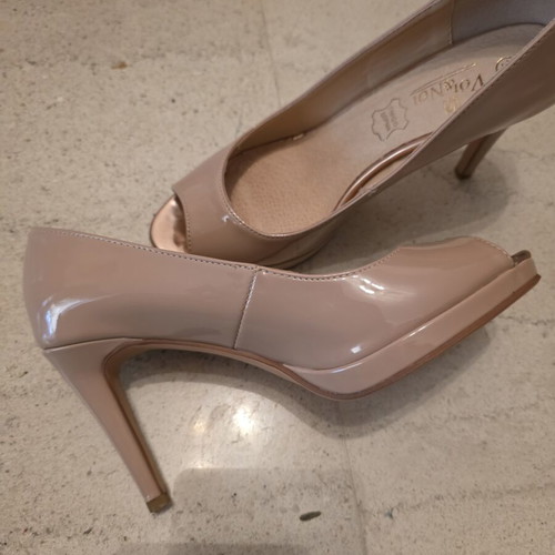 Voi & Noi nude patent leather pumps size 37
