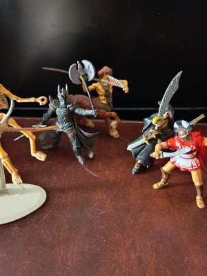 Papo figures pack of five like new with one damaged gift