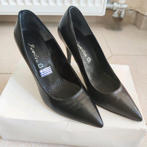 Leather pumps like new, size 37, black, 9 cm heel