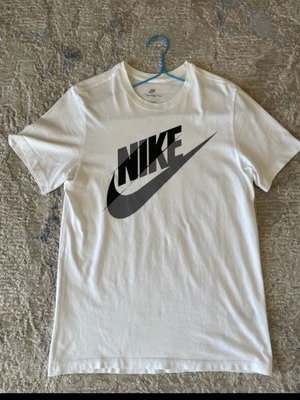 Nike μπλούζα λευκή μέγεθος M σαν καινούργιο