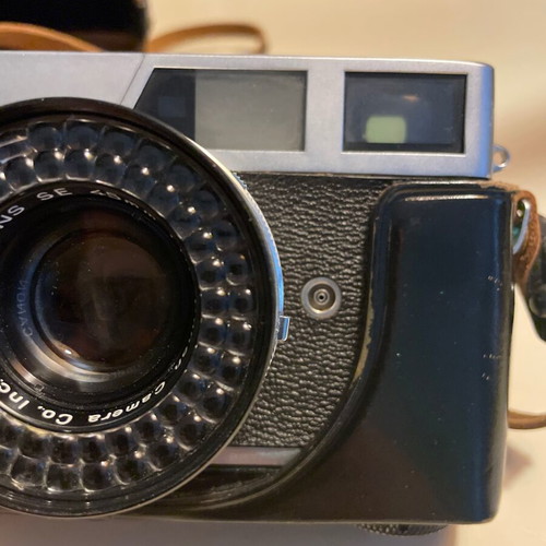 Canon Canonet vintage camera with 45mm f/1.9 lens and leather case like new