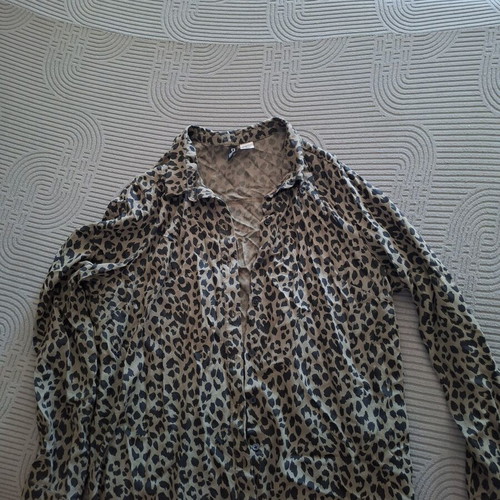 Women's shirt like new, size L, black and green