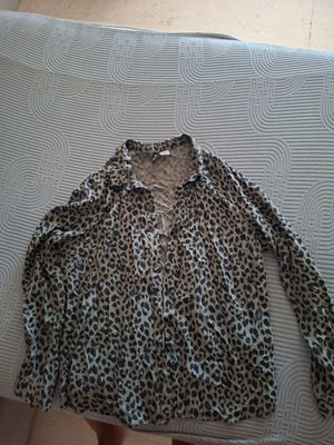 Women's shirt like new, size L, black and green