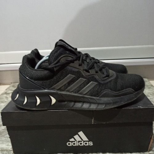 Adidas Kaptir Super αθλητικά σαν καινούργιο, νούμερο 43, μαύρα με reflective λεπτομέρειες