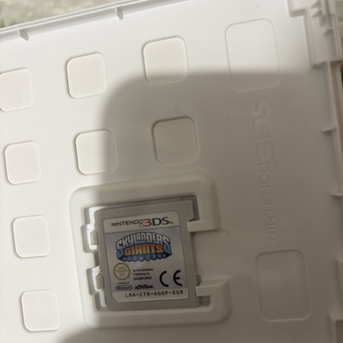 Skylanders Giants Nintendo 3DS game used, complete