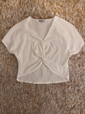 Zara τοπ με λεπτομέρεια μπροστά σαν καινούργιο, άσπρο, μέγεθος M