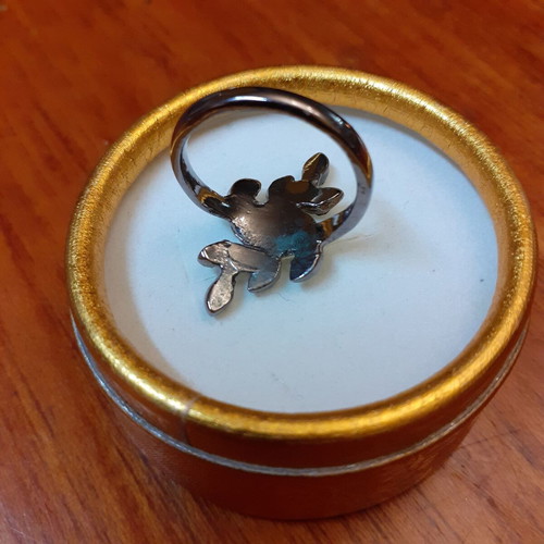 Metal ring used, faux bijoux