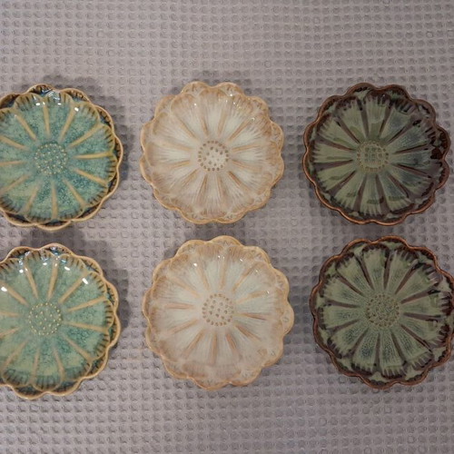 JYSK ceramic dessert plates set of 6 like new, flower shape