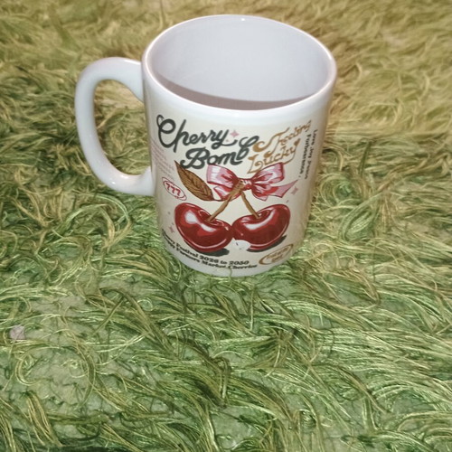 Coffee mug with cherry design glass like new