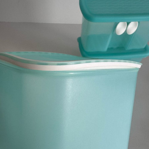 Tupperware FridgeSmart 2 pieces like new with 1 gift