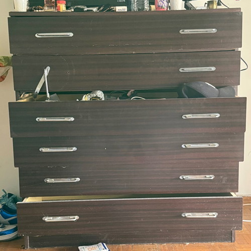 Chest of drawers like new