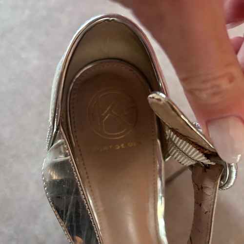 Kurt Geiger silver pumps used with 7 cm heel