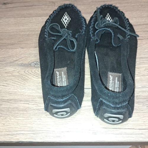 Manitobah Mukluks women's moccasins like new, black leather, size 39