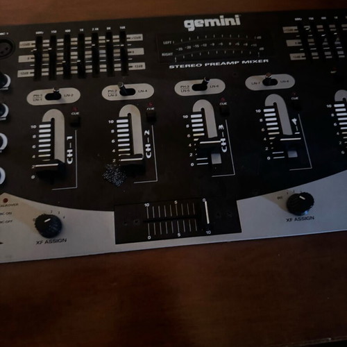 Sound system with DJ Gemini PDM-14 mixer, Technics CD players and wooden furniture like new