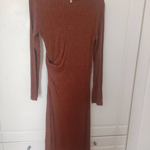 Brown knitted dress with gathered waist like new, size M