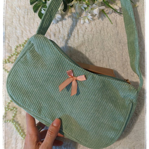 Green shoulder bag with pink bow like new, reworked