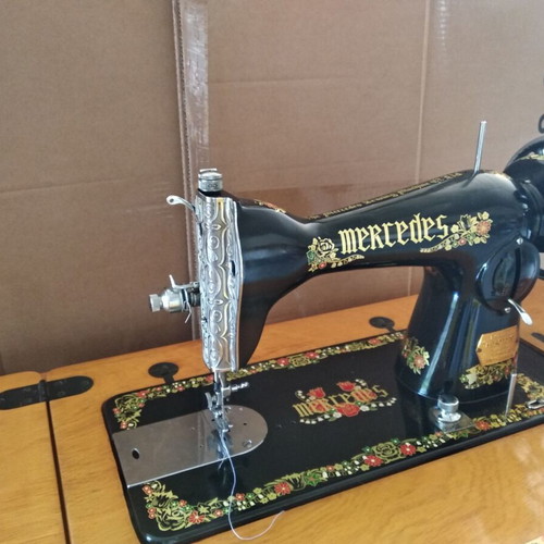Mercedes sewing machine like new, fully functional