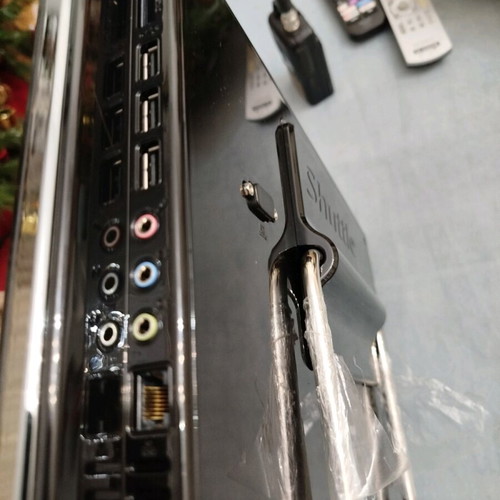 Computer screen like new, needs hard drive and memory
