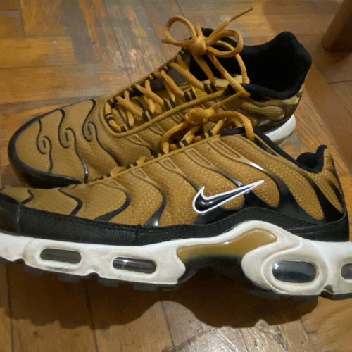 Nike Air Max Plus athletic shoes used, size 42.5, black and gold